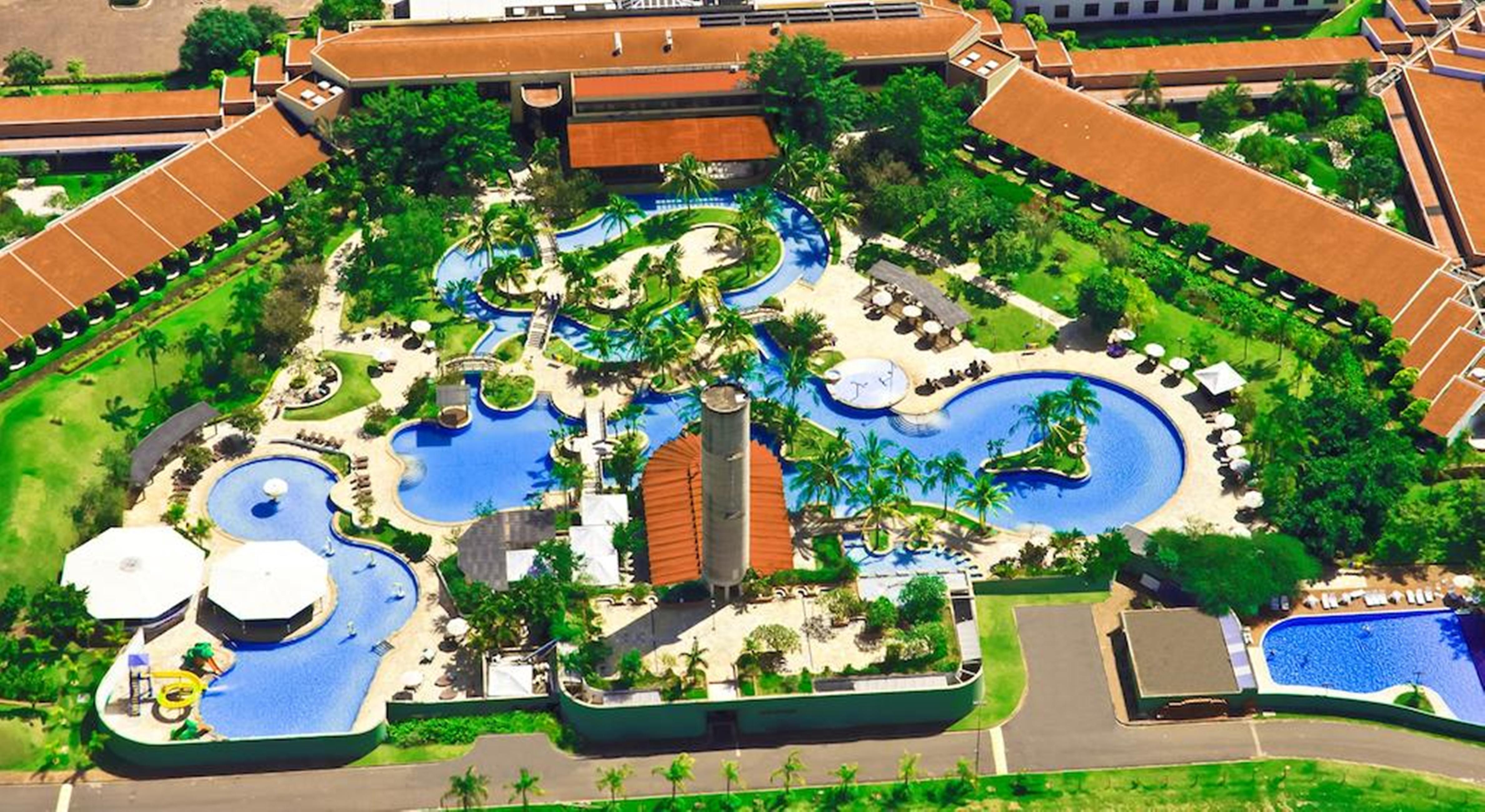 Blue Tree Thermas De Lins Resort 外观 照片 Aerial view of the resort