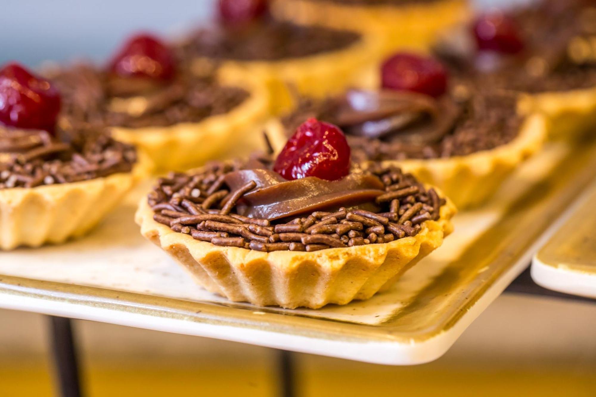 Blue Tree Thermas De Lins Resort 外观 照片 Chocolate tart