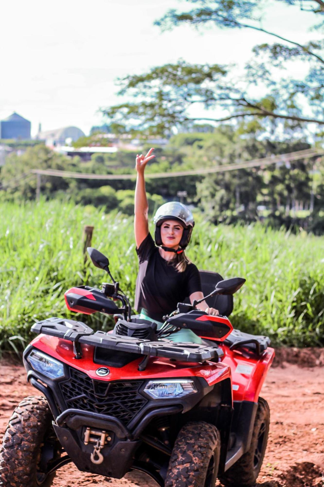 Blue Tree Thermas De Lins Resort 外观 照片 A woman on a quad bike